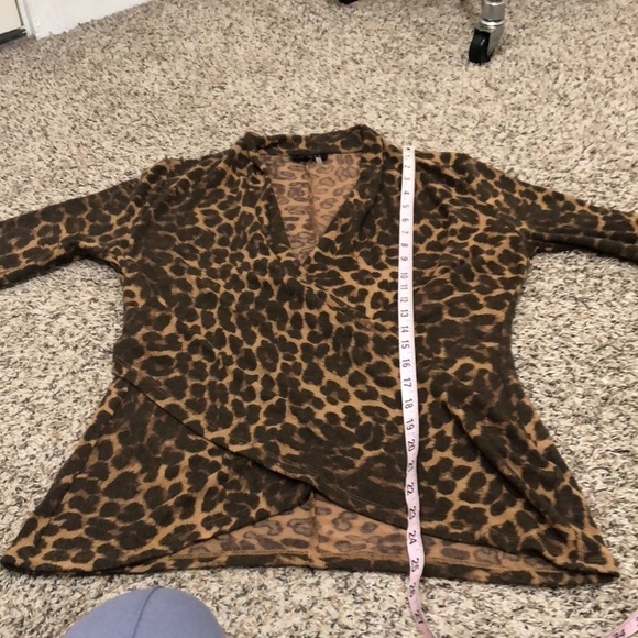 1.State Knit Top Size Medium Brown Leopard Print Twist Wrapped Front - Picture 9 of 10